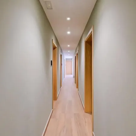 Lovely Fully Equipped Near Subway N6 * リスボン